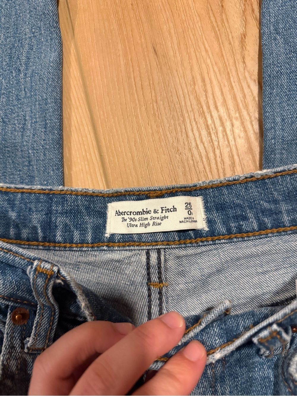 Abercrombie & Fitch 90s slim Straight Ultra High Rise Blue Denim Jeans Size 25/0 - Picture 5 of 8